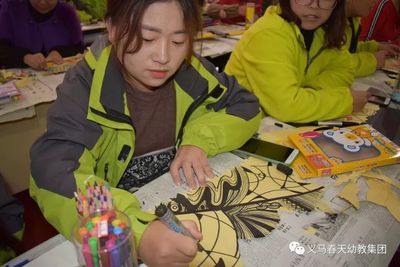 在創(chuàng)意中收獲，在培訓中成長——義馬春天幼兒園開展教師美術技能培訓活動